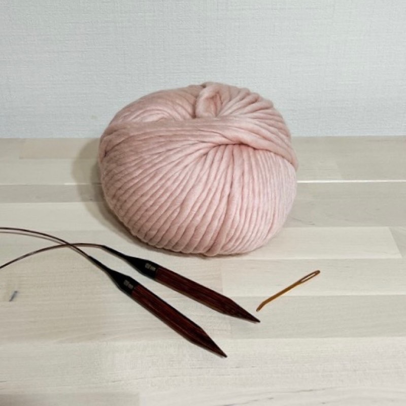 ピンクの毛糸玉　編み針　とじ針
