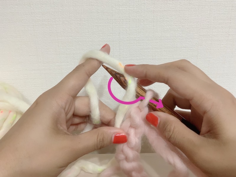 ピンクと白い毛糸　別鎖からの編み方